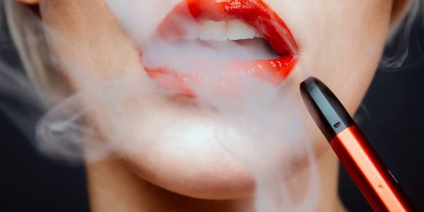 The Impact of Smoking and Vaping on Oral Health