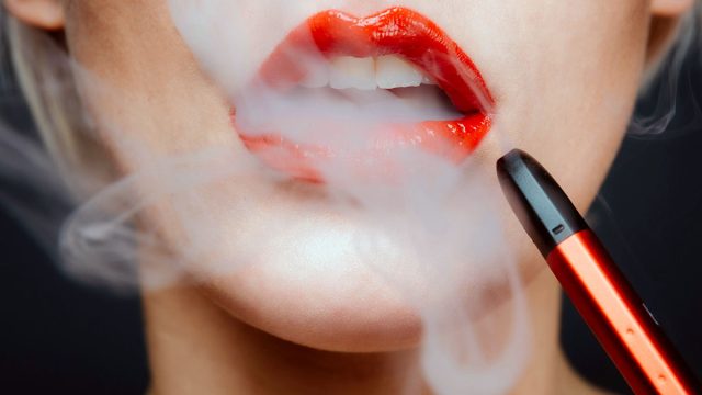 The Impact of Smoking and Vaping on Oral Health